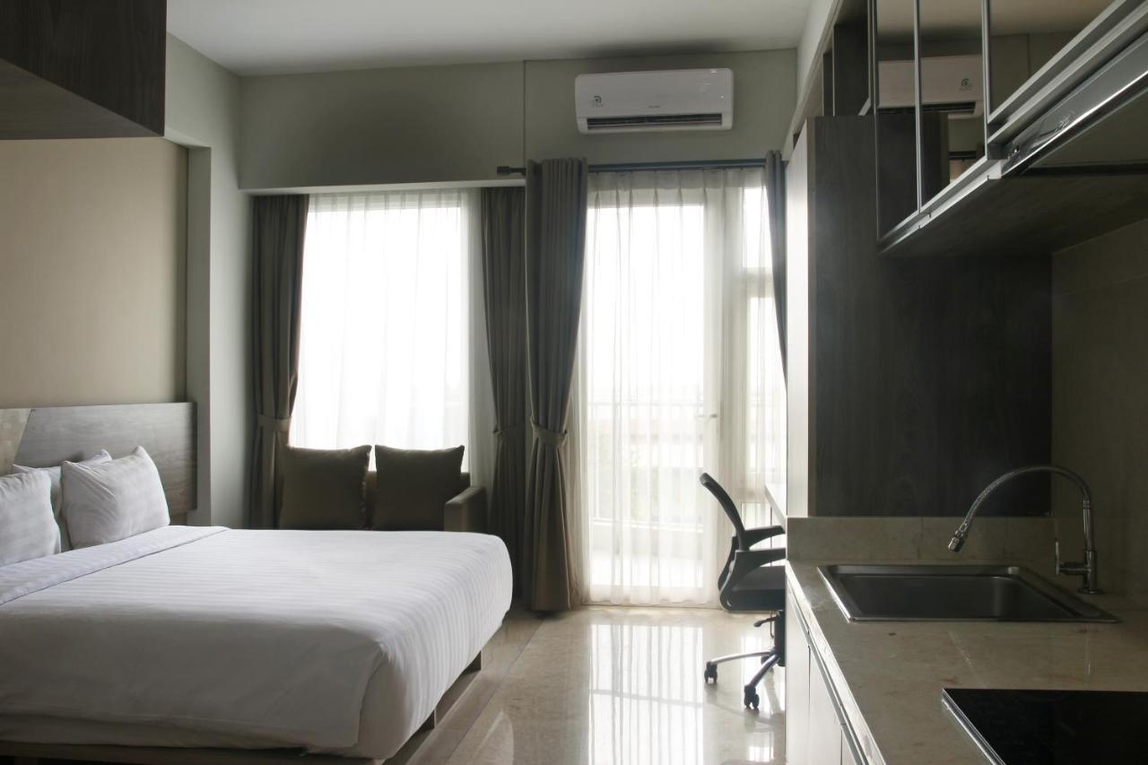 Graha Makara Suite Hotel & Residence Чикаранг Экстерьер фото
