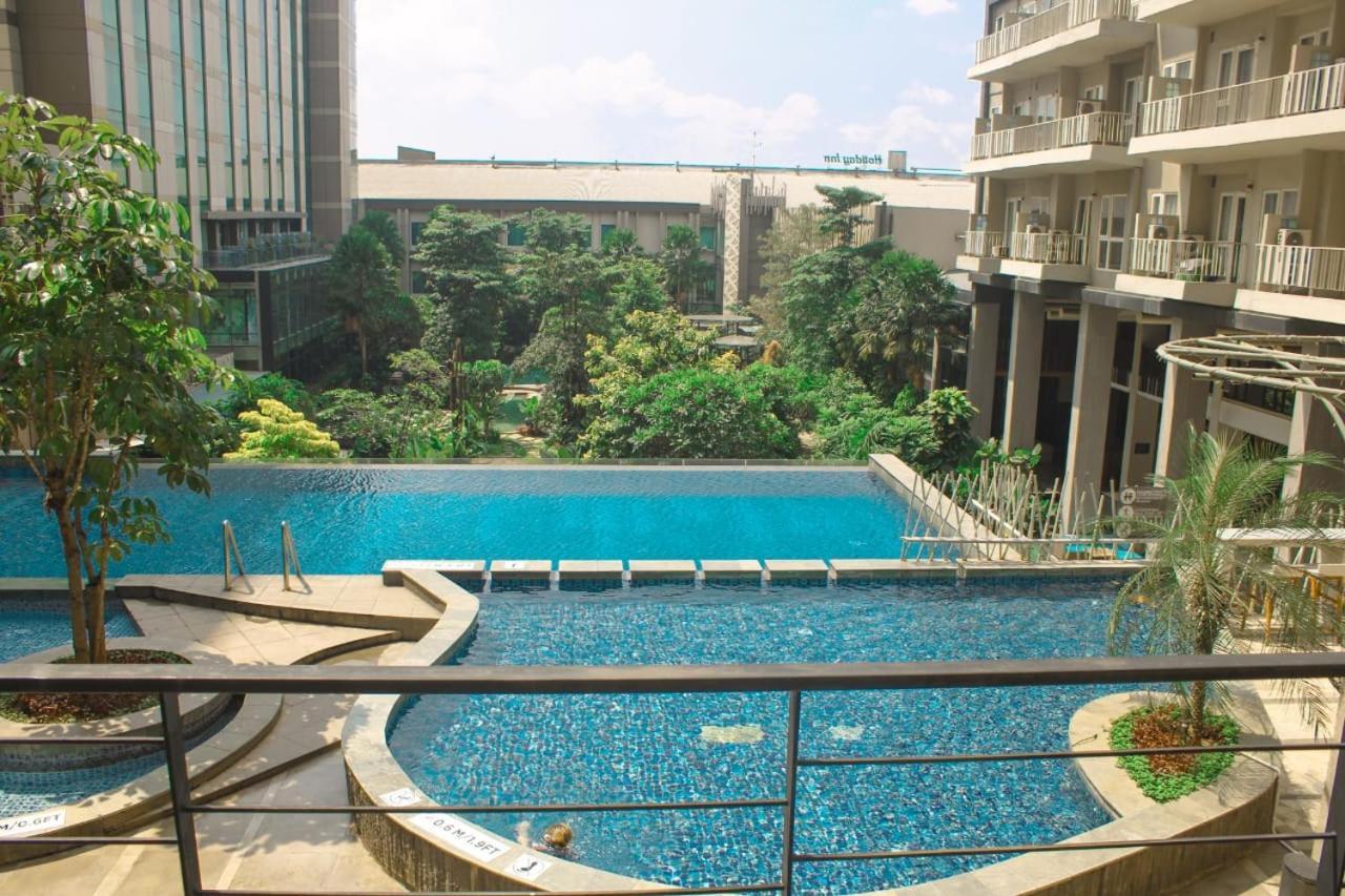 Graha Makara Suite Hotel & Residence Чикаранг Экстерьер фото