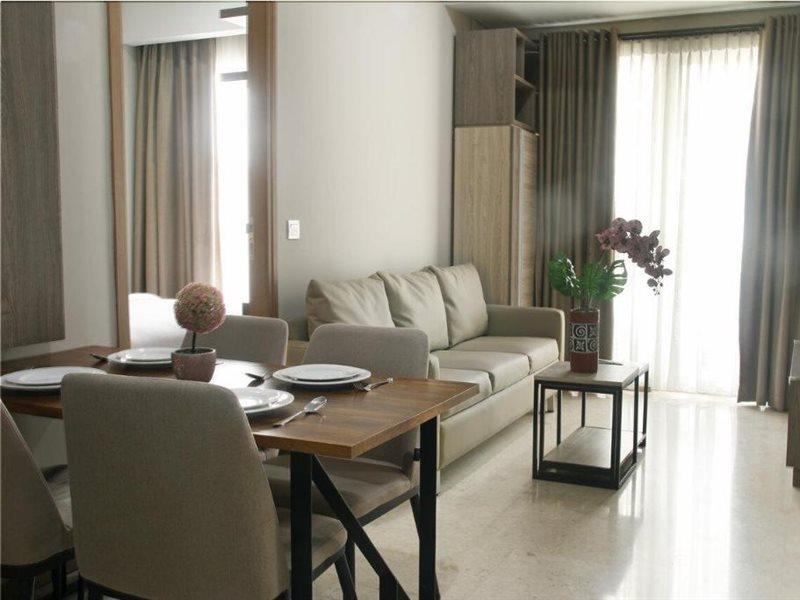 Graha Makara Suite Hotel & Residence Чикаранг Экстерьер фото