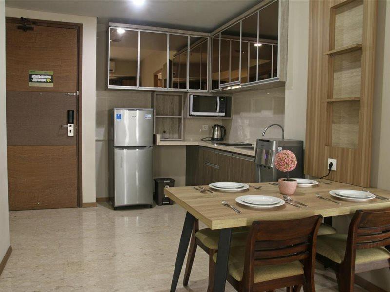 Graha Makara Suite Hotel & Residence Чикаранг Экстерьер фото